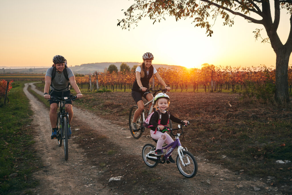 00000000408_Radeln-mit-Sonne-drin_(c)-Burgenland-Tourismus-GmbH_Thomas-Schmid